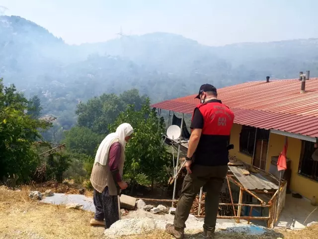 Emniyet Genel Müdürlüğü birlikleri orman yangınlarıyla mücadelede, Antalya'daki ekiplere destek veriyor