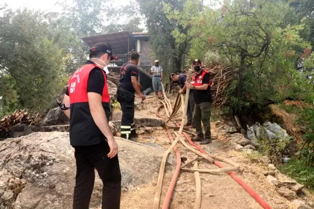 Emniyet Genel Müdürlüğü birlikleri orman yangınlarıyla mücadelede, Antalya'daki ekiplere destek veriyor