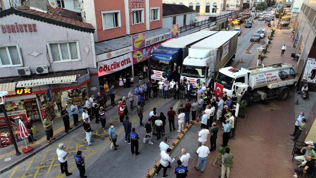 golcuk ten 2 tir yardim malzemesi dualarla 2 14307661 o