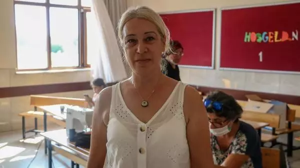 Son dakika haberleri | GÖNÜLLÜ KADINLAR SINIFLARI ATÖLYEYE ÇEVİRİP, YANGIN BÖLGESİ İÇİN ŞALVAR DİKİYOR