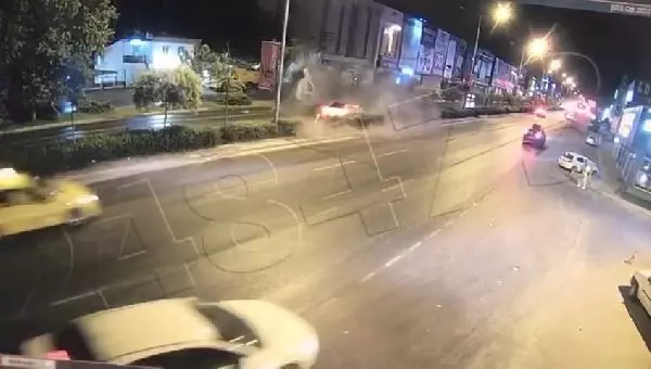 İHBARA GİDEN POLİS ARACI OTOMOBİLLE ÇARPIŞTI; 1 ŞEHİT, 4 YARALI