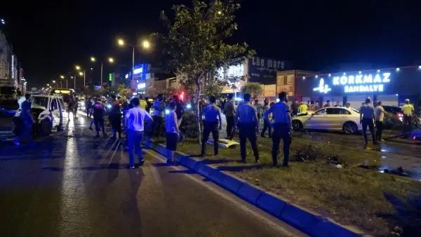 İHBARA GİDEN POLİS ARACI OTOMOBİLLE ÇARPIŞTI; 1 ŞEHİT, 4 YARALI