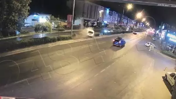 İHBARA GİDEN POLİS ARACI OTOMOBİLLE ÇARPIŞTI; 1 ŞEHİT, 4 YARALI
