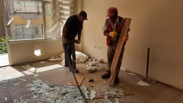 İzmit'te 22 yıldır korku yaratan binanın yıkımına başlandı