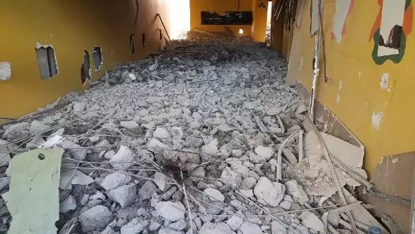 İzmit'te 22 yıldır korku yaratan binanın yıkımına başlandı