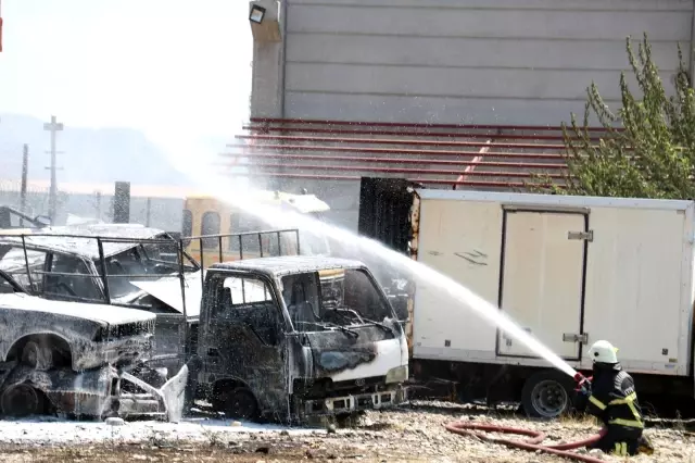 Kahramanmaraş'ta otoparktaki 71 araç yandı