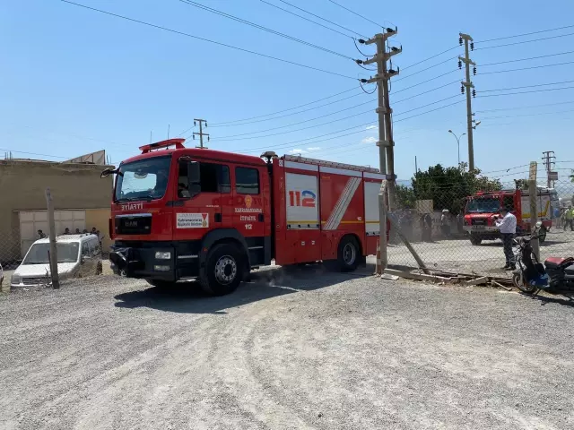 Kahramanmaraş'ta yediemin hurda araçların bulunduğu alanda yangın çıktı