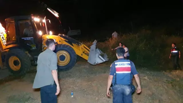 Karacasu'da yangın yön değiştirdi, bazı evler tahliye edildi