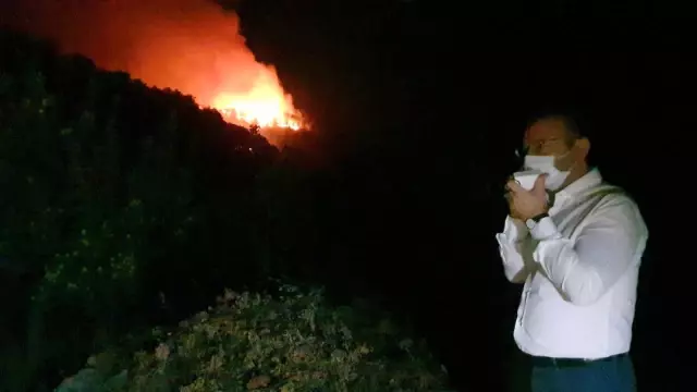 Karacasu'da yangın yön değiştirdi, bazı evler tahliye edildi