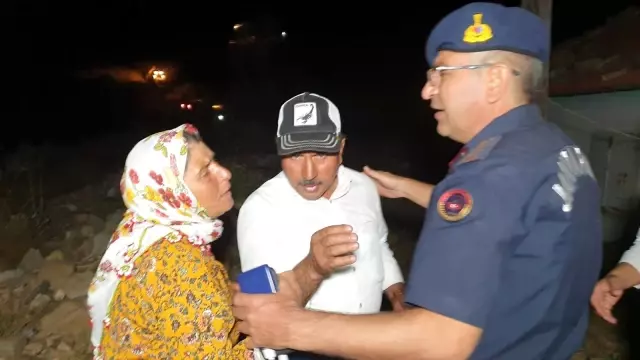 Karacasu'da yangın yön değiştirdi, bazı evler tahliye edildi