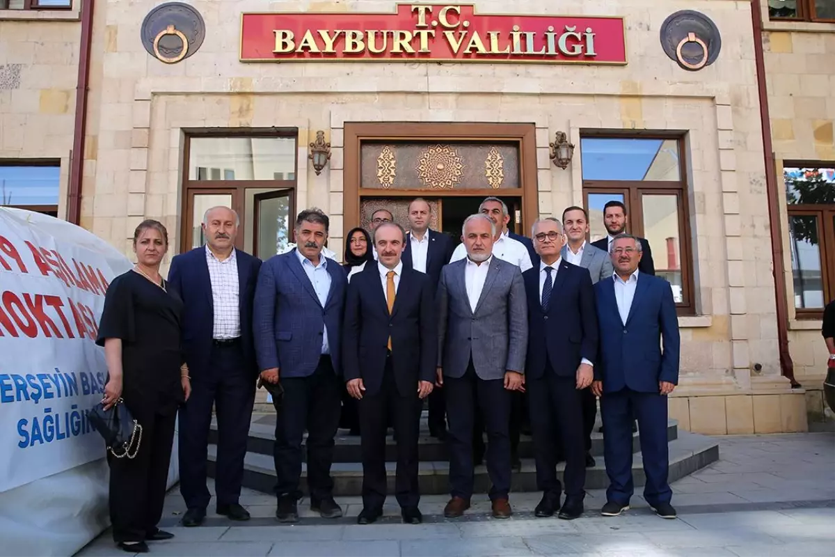Kızılay Genel Başkanı Kerem Kınık, Vali Cüneyt Epcim'i Ziyaret Etti