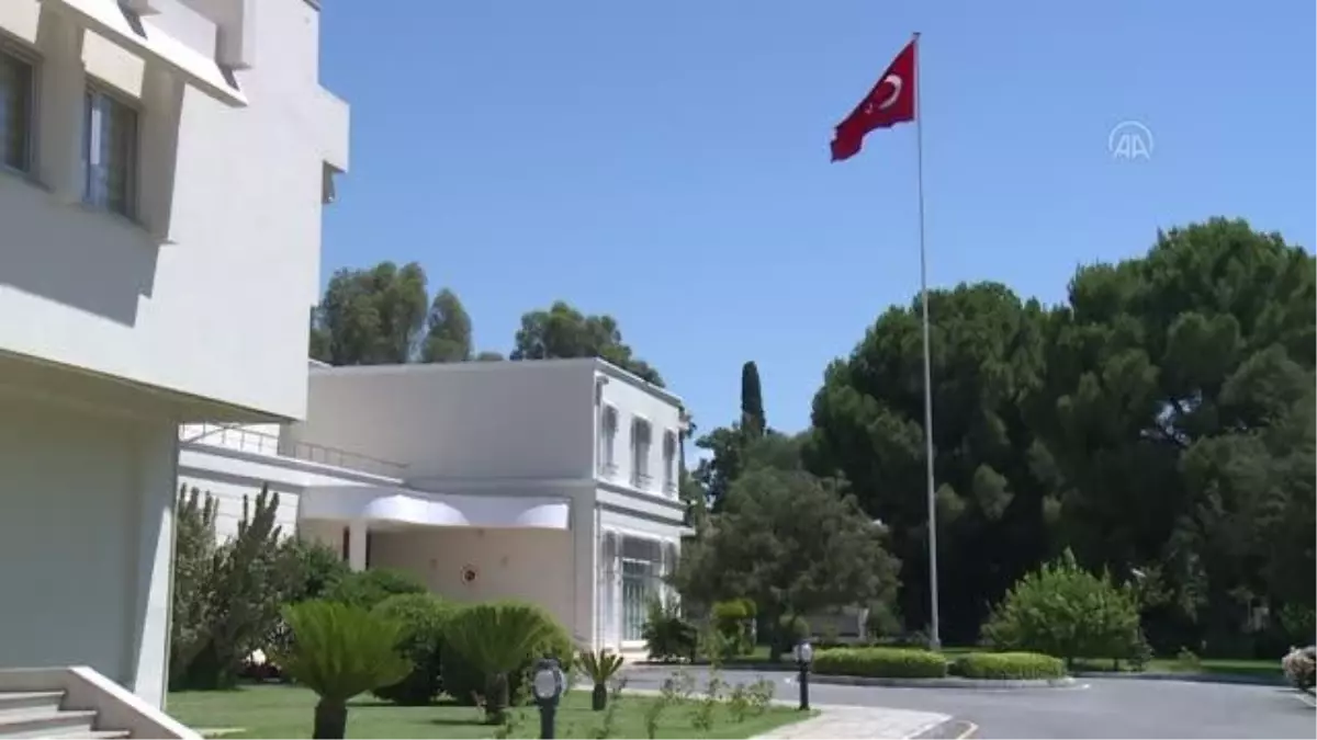 KKTC'de Yakın Doğu Üniversitesi, Türkiye'de yangınlarla mücadele için Türk Kızılaya bağışta bulundu