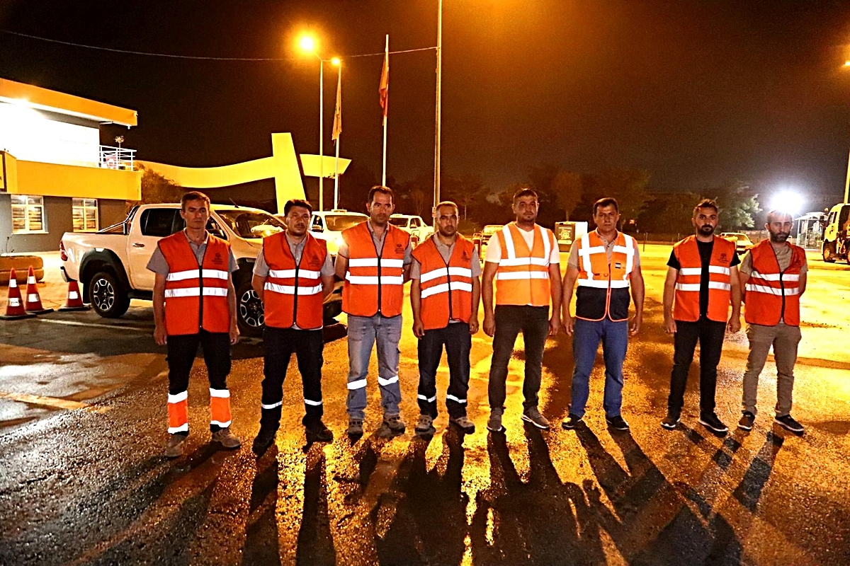 Son dakika haberleri... Konya Büyükşehir ekipleri Marmaris'teki yangın için de görevde - Vimarsana News