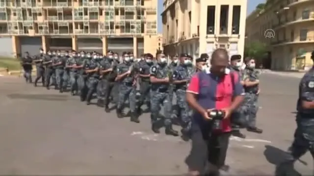 Lübnanlılar birinci yılında Beyrut Limanı'ndaki patlamanın kurbanlarını anıyor