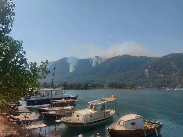 MARMARİS'TEKİ YANGIN 7'NCİ GÜNDE; ALEVLER DELİKLİYOL MEVKİSİNE SIÇRADI, 3 EV VE RESTORAN TAHLİYE EDİLDİ