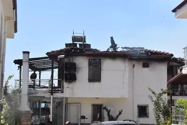 Yanan Evi̇nden Son Anda Kaçti: 'Canimi Aldim Çiktim' 11 YANAN EVİNDEN SON ANDA KAÇTI: 'CANIMI ALDIM ÇIKTIM'