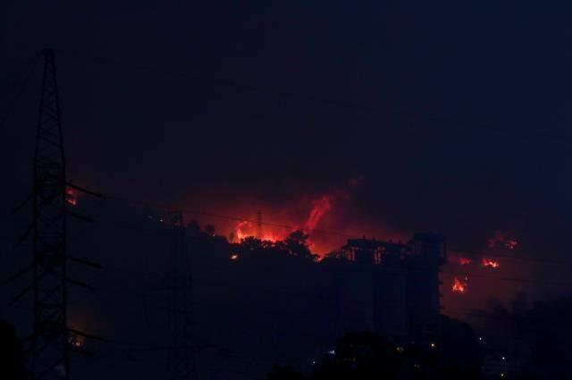 Son Dakika: Milas'taki yangınlarda alevler termik santrale sıçradı, bölgeden siren sesleri geliyor