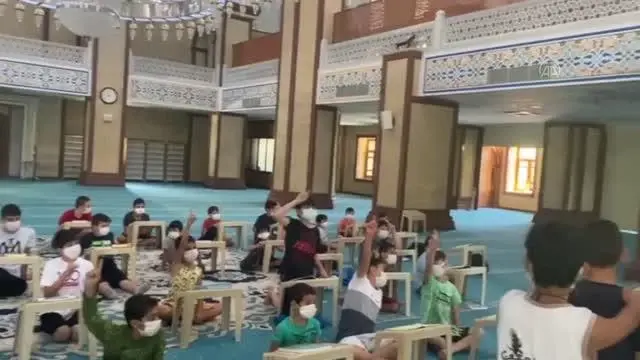 Trafik polisliğine özenen çocuğa uygulama noktasında temsili görev