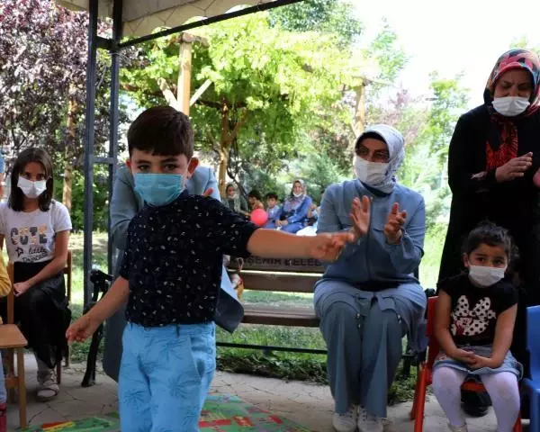 VAN'DA SEVGİ EVLERİ'NDE KALAN ÇOCUKLAR EĞLENDİ