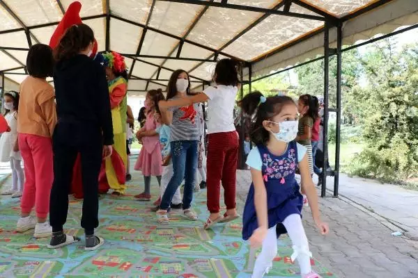 VAN'DA SEVGİ EVLERİ'NDE KALAN ÇOCUKLAR EĞLENDİ