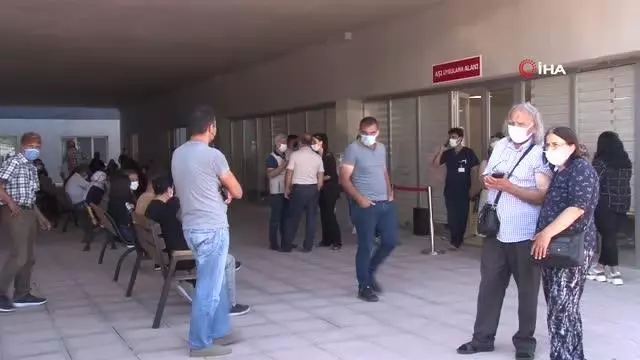 Yaş düştükçe aşılama oranı da düşüyor