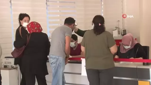 Yaş düştükçe aşılama oranı da düşüyor