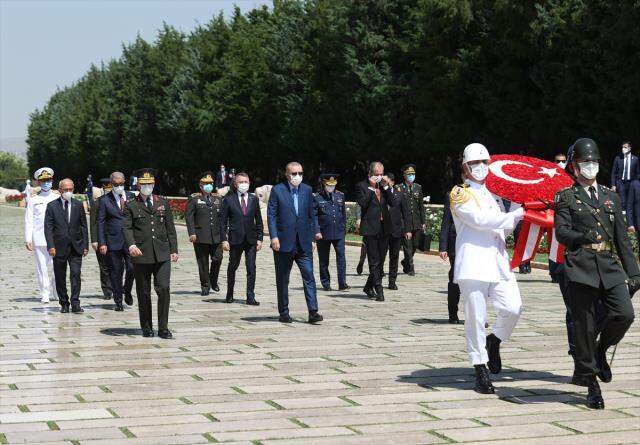 YAŞ toplantısı öncesi Anıtkabir'i ziyaret eden Cumhurbaşkanı Erdoğan, özel defteri imzaladı YAŞ toplantısı öncesi Anıtkabir'i ziyaret eden Cumhurbaşkanı Erdoğan, özel defteri imzaladı