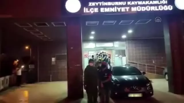 Zeytinburnu'nda asker kıyafetiyle dolaşan 9 düzensiz Afgan göçmen muhafaza altına alındı