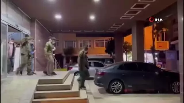 Zeytinburnu'nda askeri kamuflajlı 9 kaçak göçmen yakalandı