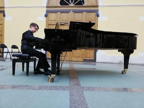 15 yaşındaki piyanist Mert, Avusturya'da Joseph Haydn Konservatuvarı'nda eğitim alacak