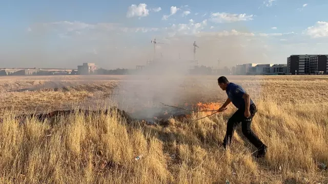 Son dakika haberleri! Adıyaman'da birinci müdahaleyi polislerin yaptığı anız yangını söndürüldü