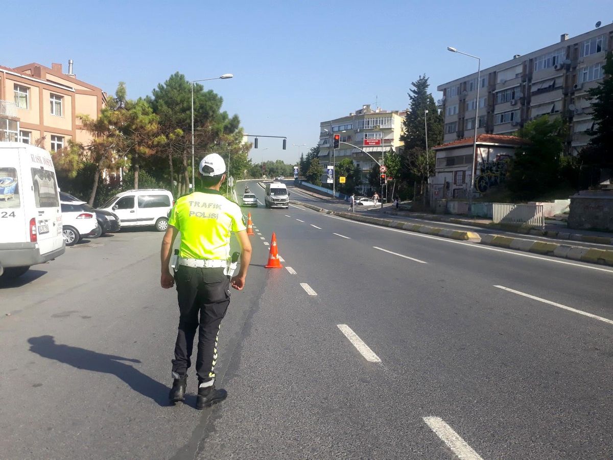 Bakırköy'de 2 motosiklet sürücüsüne 3 bin 648 lira ceza