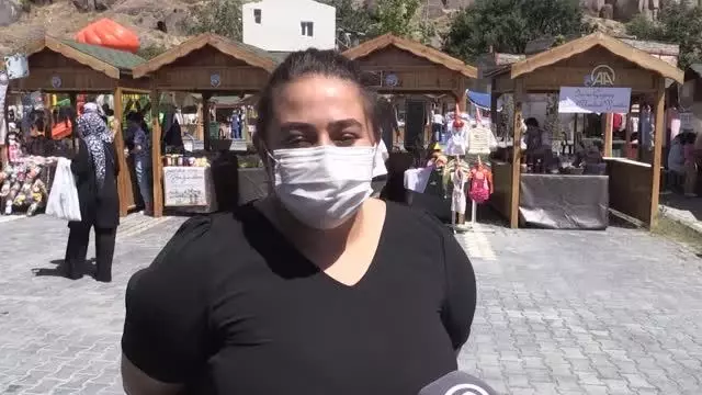 Bu pazarda sadece kadınların el emekleri satılıyor