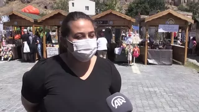 Bu pazarda sadece kadınların el emekleri satılıyor