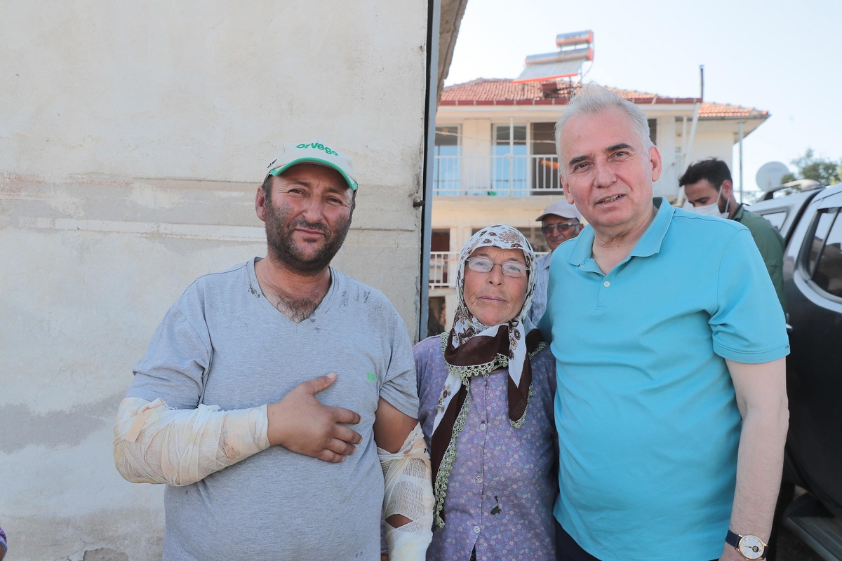 Başkan Zolan'dan traktörü yanan çiftçiye yeni traktör müjdesi - Vimarsana News