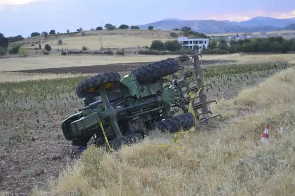 Son dakika haberi... Devrilen traktördeki kuzenlerden biri öldü, başkası yaralandı