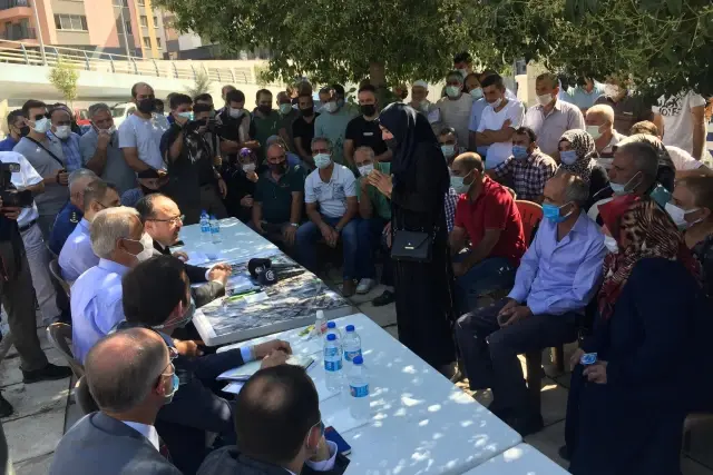 Vali Yırık, TOKİ'den konut sahibi olan depremzedelerle görüştü