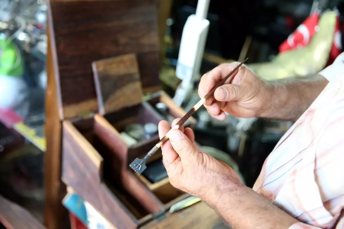 Emekli ahşap ustası, yıllardır topladığı antika eşyaları müzede sergilemek istiyor