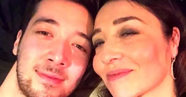 Görenler abla-kardeş sanıyor ama gerçek bambaşka! Seksenler'in yıldızı Yasemin Çonka ile oğlu gündem oldu