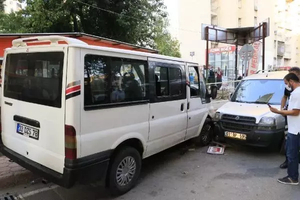 Hastane otoparkında silahlı atağa uğrayan baba ile oğlu yaralandı