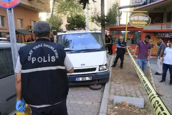 Hastane otoparkında silahlı atağa uğrayan baba ile oğlu yaralandı