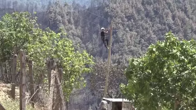 Son dakika haberleri... Orman yangınında konutları ve kızlarının çeyizi ziyan gören aile keder yaşıyor