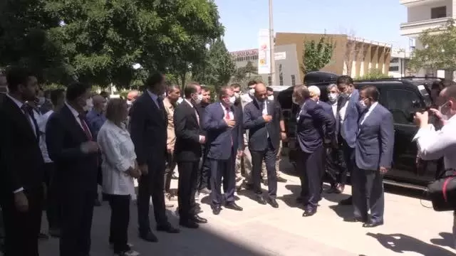 Özhaseki: 'Helikopter yok' diye yemin ediyorlar, bu arada arkasında helikopter uçuyor
