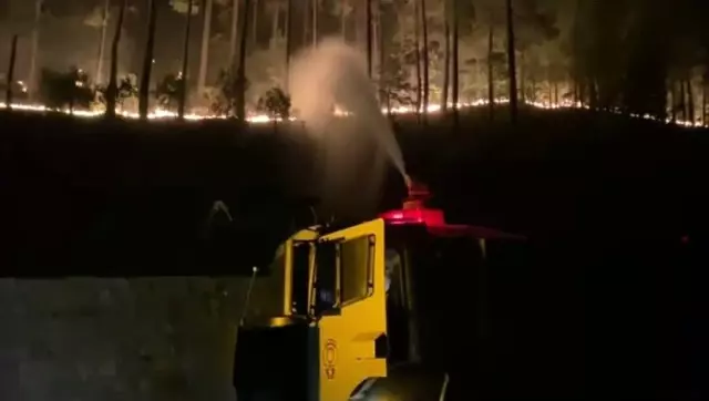 Antalya'nın Manavgat ilçesindeki yangına polislerden TOMA ve kumlu müdahale