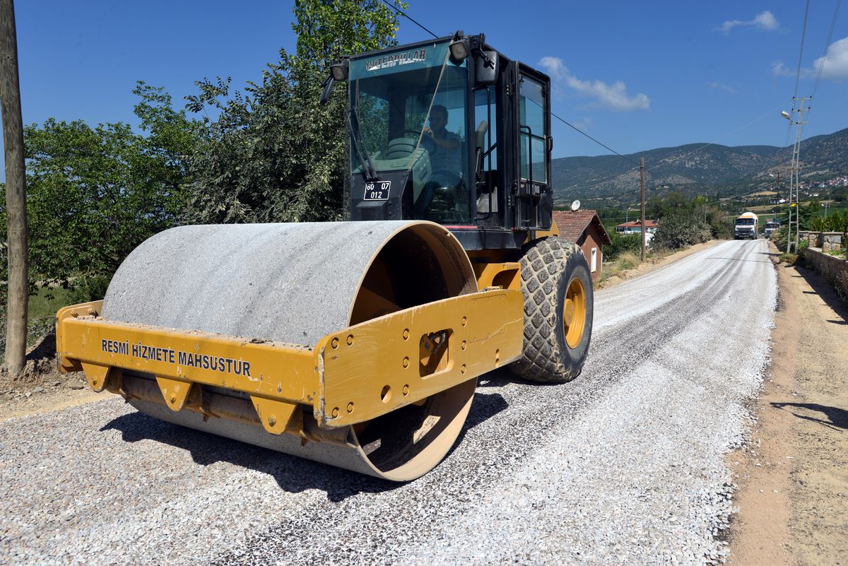 Tokat'ta yol çalışmaları devam ediyor