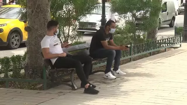 Tunus sokağında Cumhurbaşkanı Said'in kararlarına destek olan da var itiraz eden de