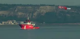 Ege Denizi: Türkiye'nin ilk acil kurtarma gemisi 'Nene Hatun' Çanakkale Boğazı'ndan geçti Ege Denizi: Türkiye'nin ilk acil kurtarma gemisi 'Nene Hatun' Çanakkale Boğazı'ndan geçti