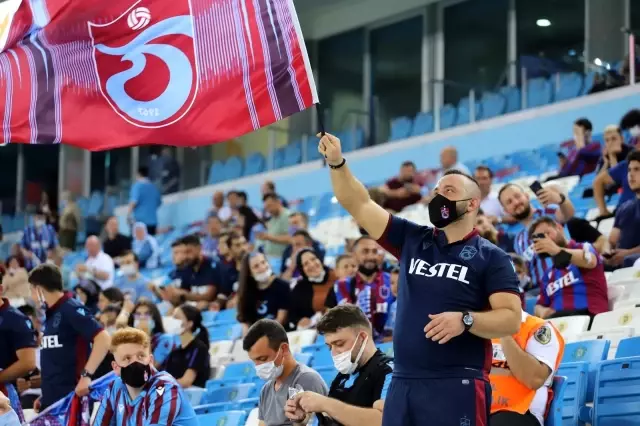 UEFA Avrupa Konferans Ligi 3. eleme turu ilk maçında Trabzonspor, sahasında Norveç'in Molde takımıyla 3-3 berabere kaldı.