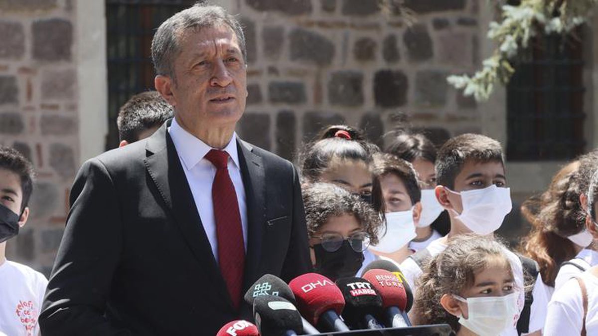 Milli Eğitim Bakanlığı görevinden istifa eden Ziya Selçuk, 3 yıl önce büyük umutlarla atanmıştı