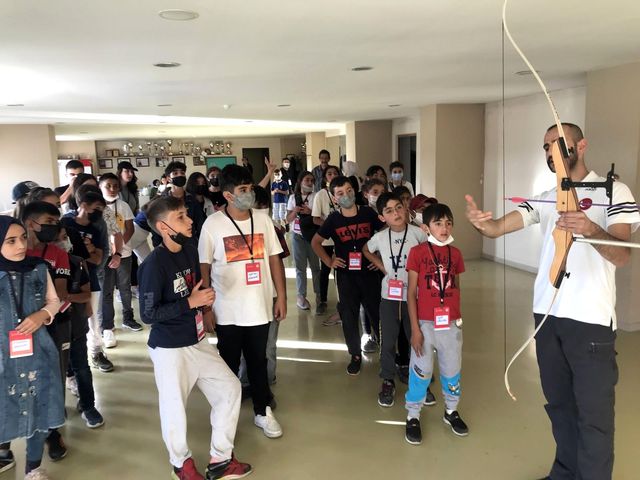 Ardahanlı öğrenciler yay gerip ok attılar